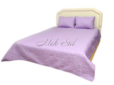 Спално бельо   Шалтета и кувертюри   Покривало за легло с калъфки в лилаво 